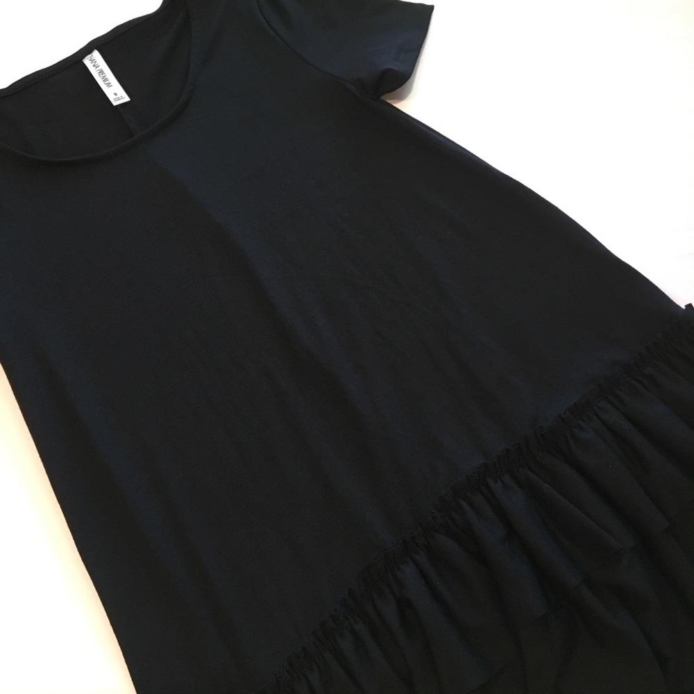 Short Sleeve Round Neck Ruffle Hem Tunic Top